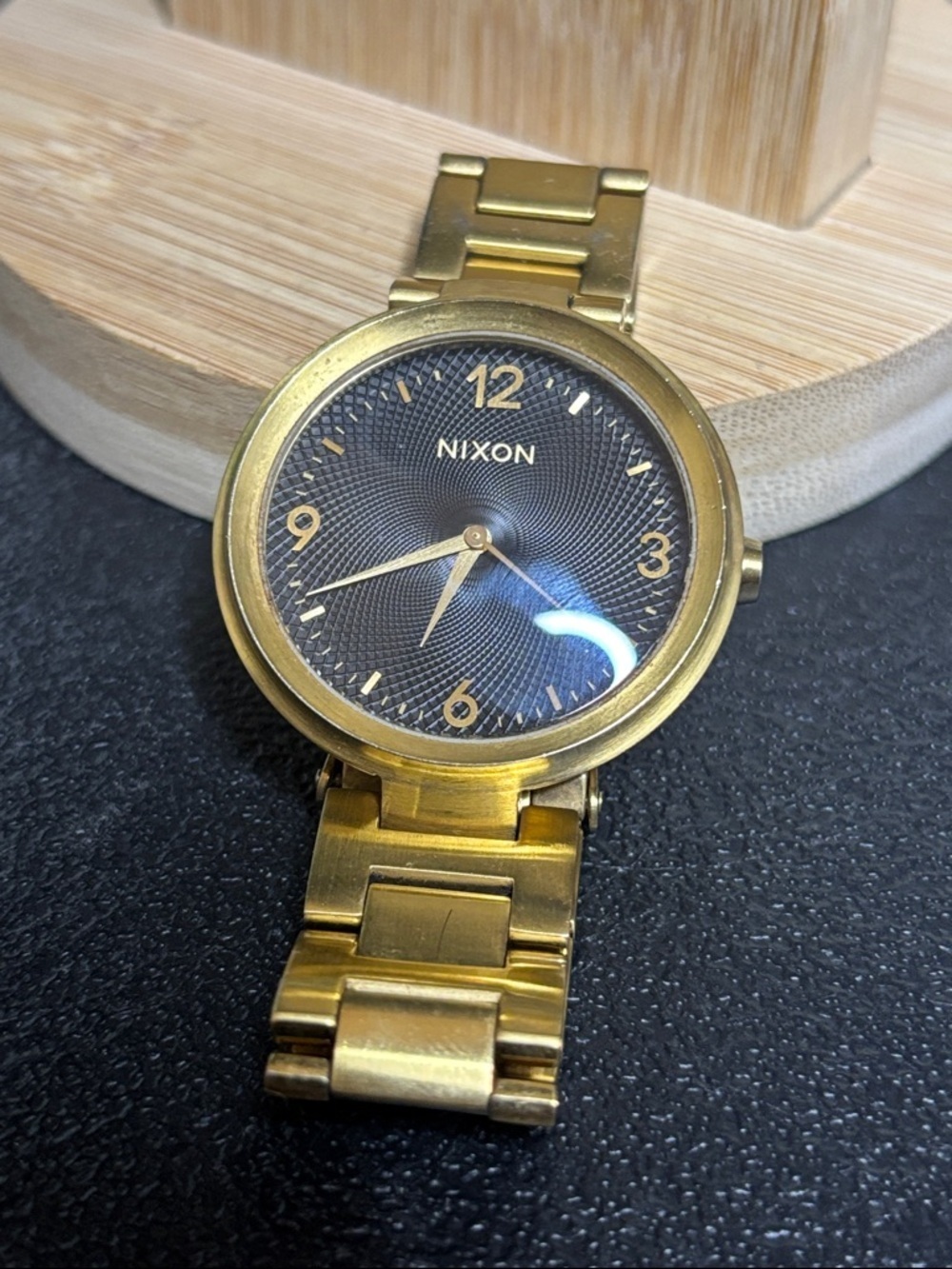 Nixon Cold Blooded The Chameleon Gold Black Textured Dial Bracelet Watch WORKS